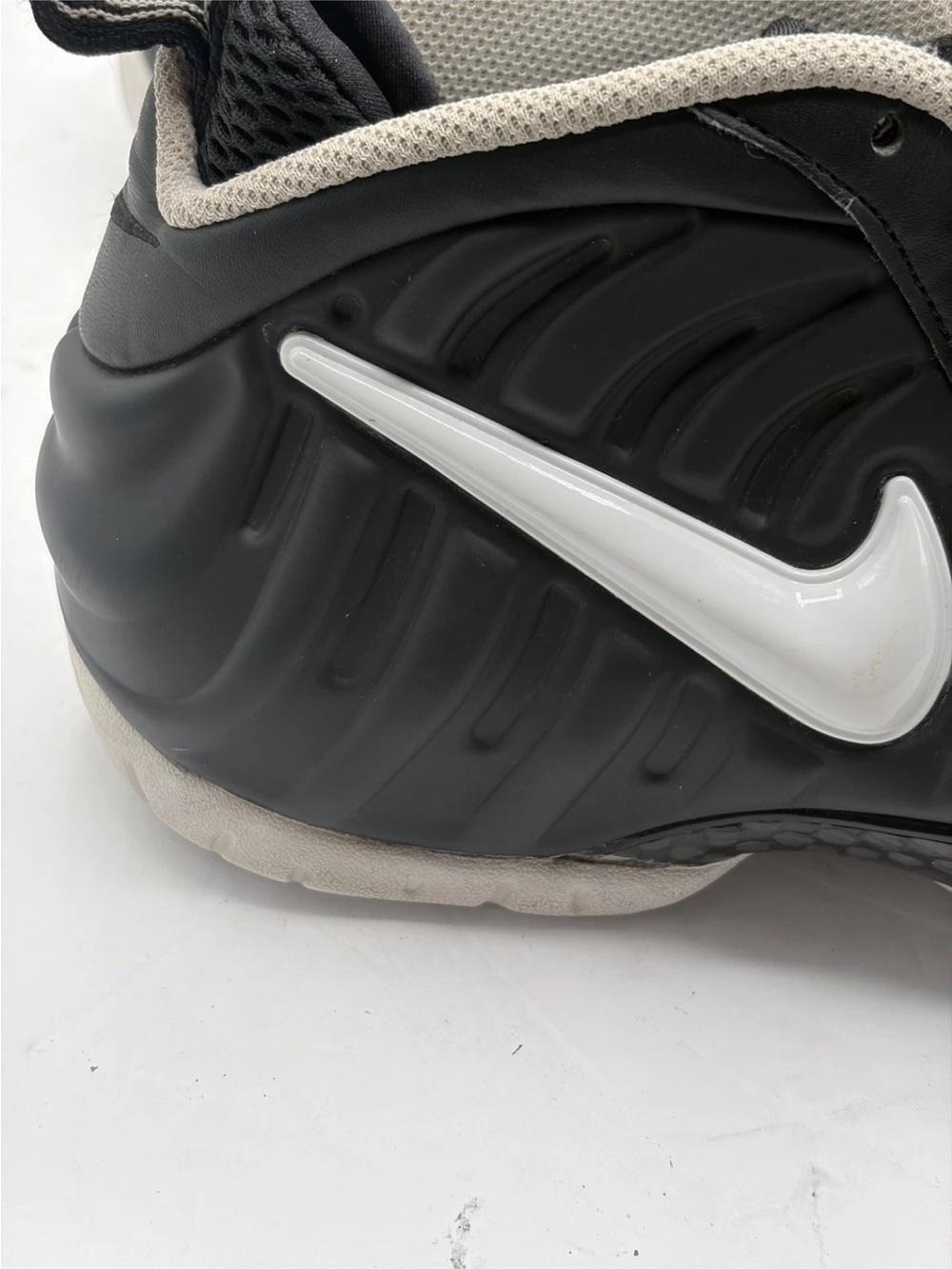 Nike Foamposite Pro “Dr. Doom” Black/White 624041-006 Men’s Size 8.5 - Picture 8 of 16